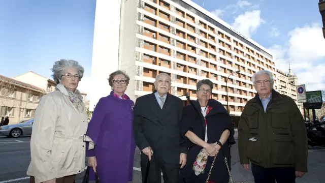Foto de archivo de una reunión de las familias de las víctimas del hotel Corona en 2013.