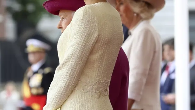 La Reina Letizia junto a Isabel II.