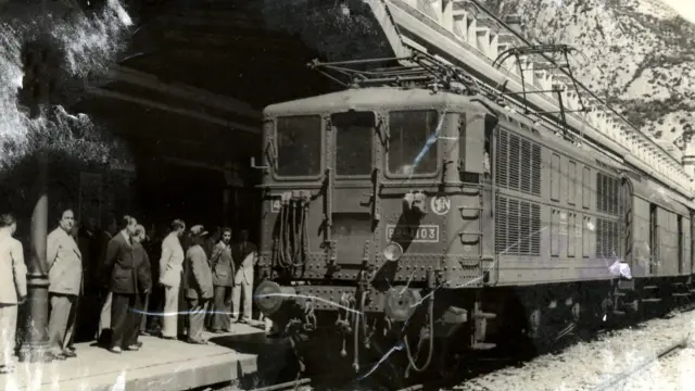 Estación Internacional de Canfranc (Huesca). La imagen, de 1948, muestra el restablecimiento del tráfico ferroviario entre España y Francia.