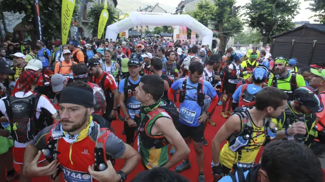 Atletas congregados antes de iniciar el Maratón de las Tucas el año pasado.