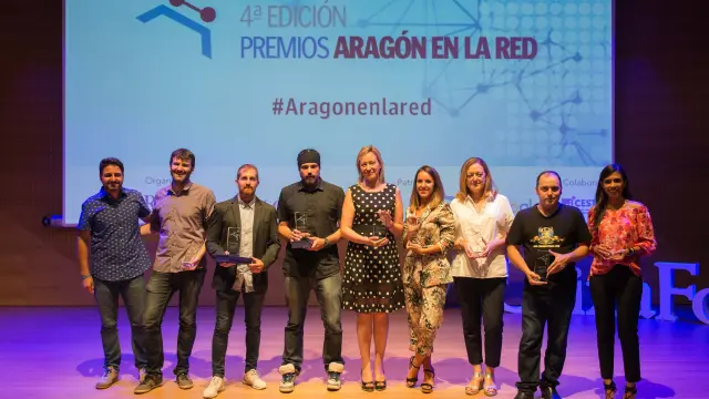 Foto de grupo de todos los premiados en la cuarta edición de Aragón en la Red.