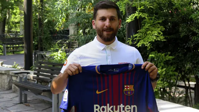 El doble de Messi, el iraní Reza Parastesh.