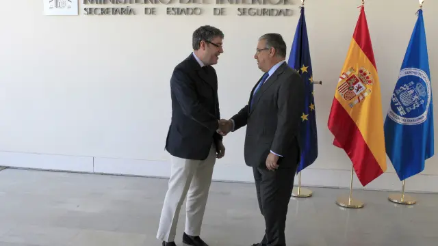 El ministro de Energía, Turismo y Agenda Digital, Álvaro Nadal, y el ministro del Interior, Juan Ignacio Zoido, a su llegada al centro tecnológico de Seguriada.