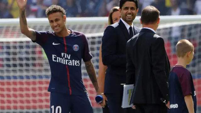 Locura por Neymar en París