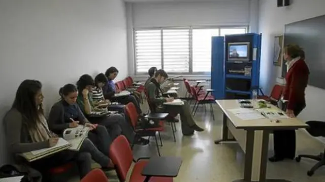 Imagen de archivo de un grupo de alumnos en una clase del Centro Universitario de Lenguas Modernas.