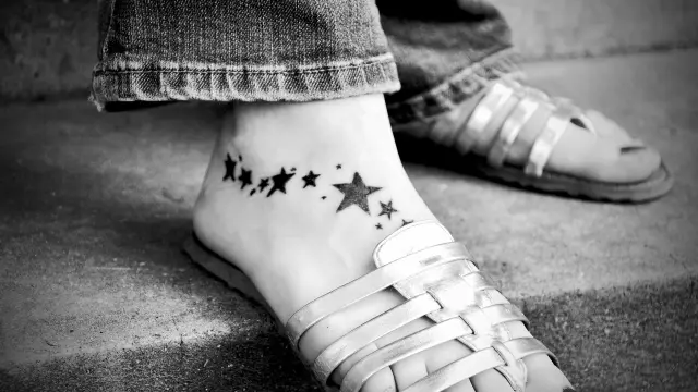 Los tatuajes en los pies son una de las tendencias más demandadas.