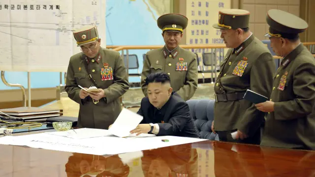 El líder norcoreano con sus generales