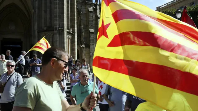 Miles de personas claman por la independencia de Cataluña en San Sebastián
