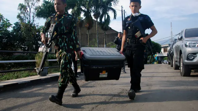 Policía indonesia en la provincia de Aceh.