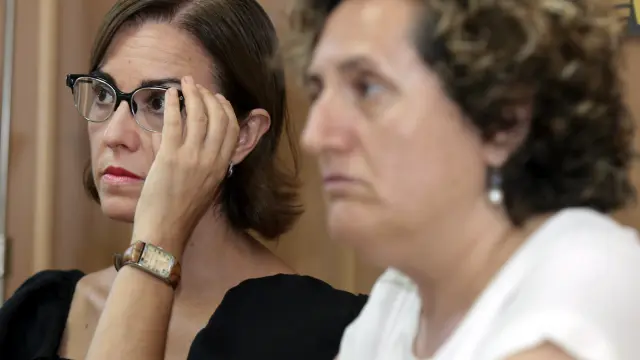 La abogada de Rivas, María Castillo, y la directora del Centro de la Mujer de Maracena y su asesora, Francisca Granados.