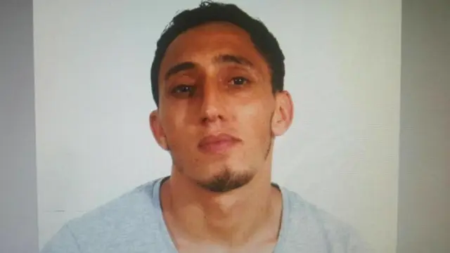 Driss Oukabir, apuntado por los Mossos como sospechoso del atentado en las Ramblas de Barcelona,  ha ido a denunciar que le habían robado la documentación.