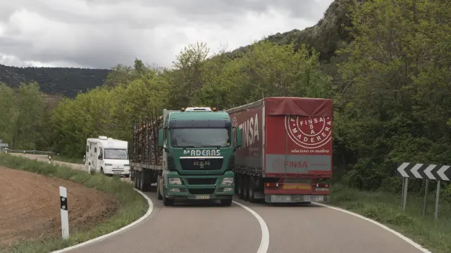 La carretera en el tramo entre Teruel y el límite con Valencia es estrecha para el paso de camiones.