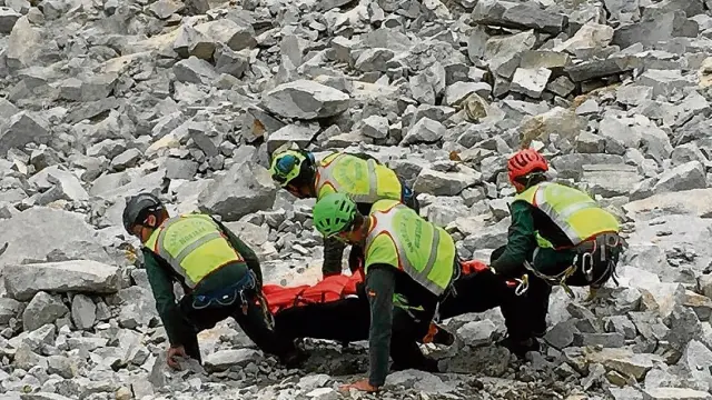Evacuación de un escalador que se cayó en un pico de Benasque al desprenderse una piedra.