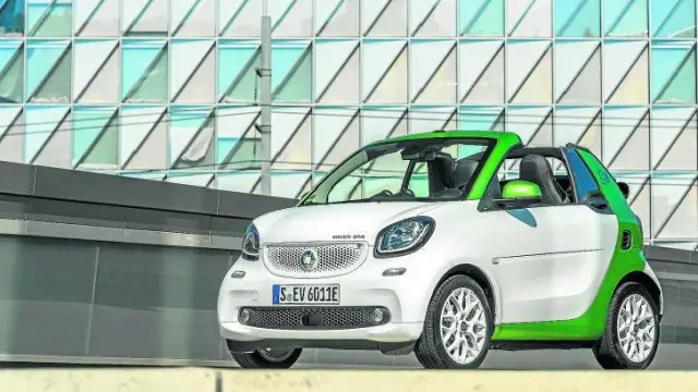 El Smart Fortwo Cabrio Electric Drive conjuga la agilidad en ciudad con el respeto al medio ambiente, y un toque de diversión.
