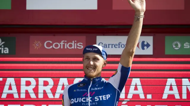 Trentin se impone a Lobato en el sprint de La Vuelta en Tarragona