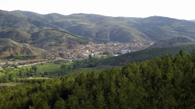 La localidad de Montalbán, desde uno de los miradores de la ruta.