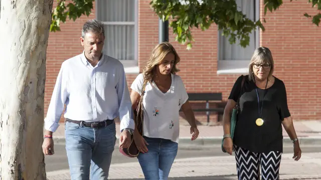 Miguel Dalmau, Susana Sumelzo y Altamira Gonzalo, ayer, antes de la reunión.