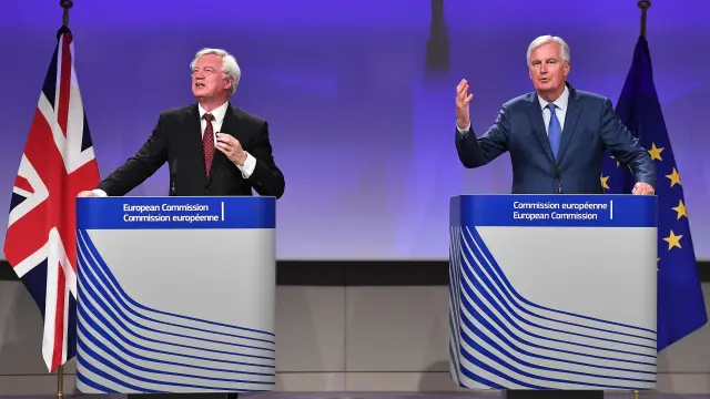 El negociador jefe del 'brexit', Michel Barnier, y el ministro británico para el 'brexit', David Davis.