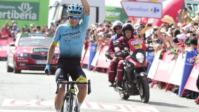 El ciclista colombiano Miguel Ángel López  consigue, de esta forma, su segundo triunfo tras la victoria en la undécima etapa en Calar Alto.