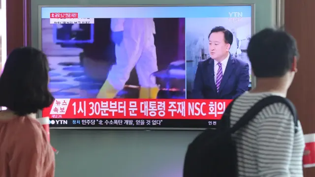 La televisión de Corea del Sur informa del terremoto en el país vecino