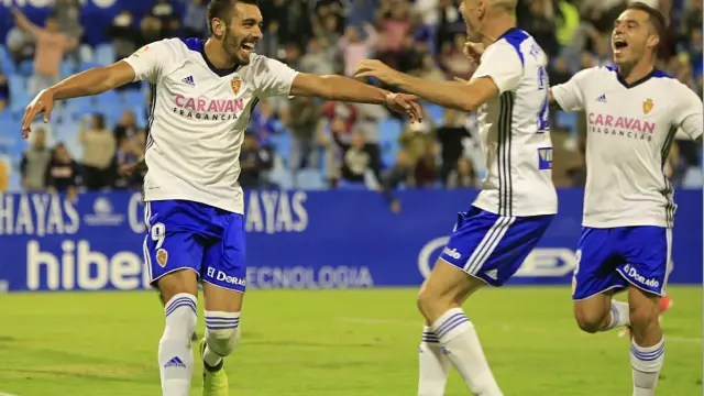 Borja Iglesias, Toquero y Pombo celebran el primer gol anotado por el '9' el pasado miércoles ante el Granada, en el partido de Copa.