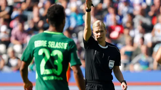 Bibiana pitó el partido entre el Hertha Berlín y el Werder Bremen