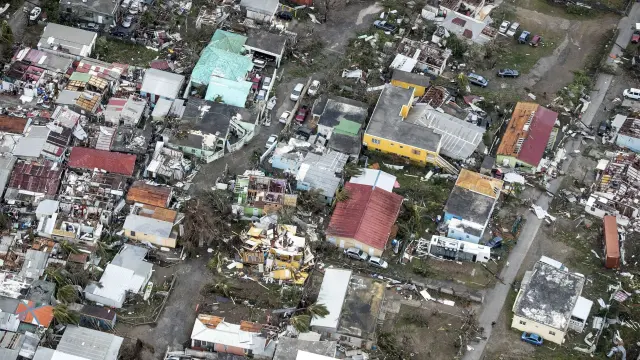 La isla francesa de San Martín, en las Antillas Menores, después de sufrir el paso del huracán Irma el pasado 6 de septiembre-