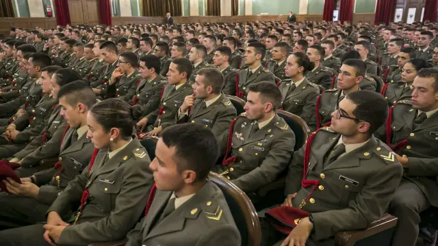 Cospedal abrió el curso en la Academia General Militar de Zaragoza.
