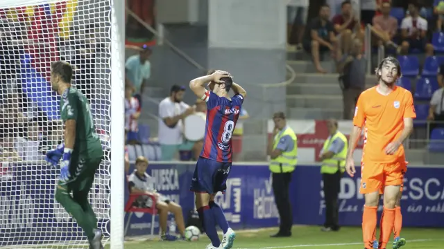 Gonzalo Melero, máximo anotador azulgrana hasta la fecha con dos goles, se lamenta tras una ocasión perdida.