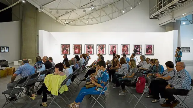 Numeroso público asistió ayer al coloquio con el que se inauguró la exposición en el Museo Pablo Serrano.