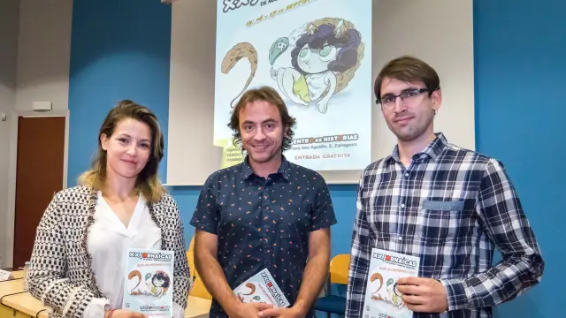Ester Albalá, Saúl Esclarín y Sergio Cepero, en la presentación de la vigésima edición de las Jornaícas de manga y anime de Zaragoza.