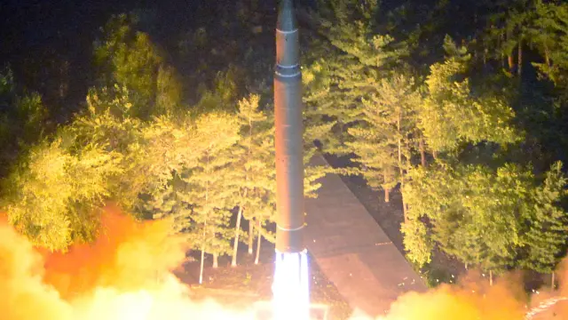 Foto de archivo de un misil lanzado por Corea del Norte.