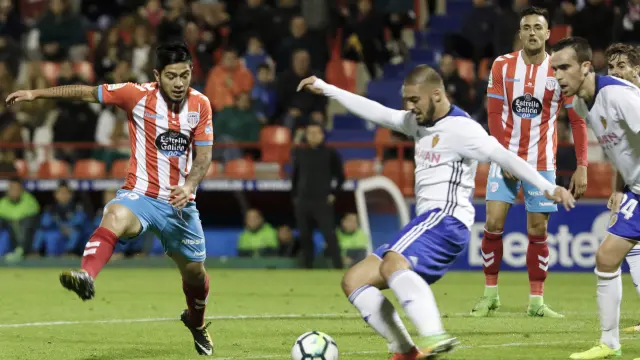 Verdasca despeja un balón en el partido contra el Lugo