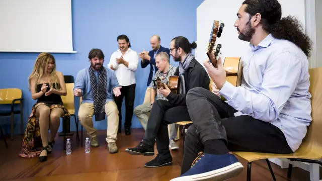 Músicos y cantantes de 'Flamenco diásporo II' interpretaron algunos temas ayer en la presentación del disco.