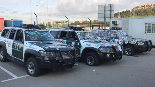 Los independentistas destrozan coches de la Guardia Civil