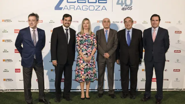 Carlos Bistuer (CEOS), Ricardo Mur (CEOEZaragoza), Pilar Alegría (Gobierno de Aragón), Fernando Callizo  (CEOE Aragón), Juan Rosell (CEOE) y Antonio Garamendi (Cepyme).
