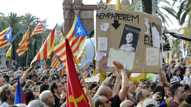 Imagen de la concentración del pasado jueves por la mañana frente al Palacio de Justicia de Barcelona.