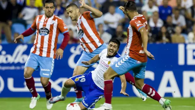 Papunashvili cae en el área del Lugo, en la acción donde se pidió penalti nada más empezar la segunda parte del partido copero de este jueves.
