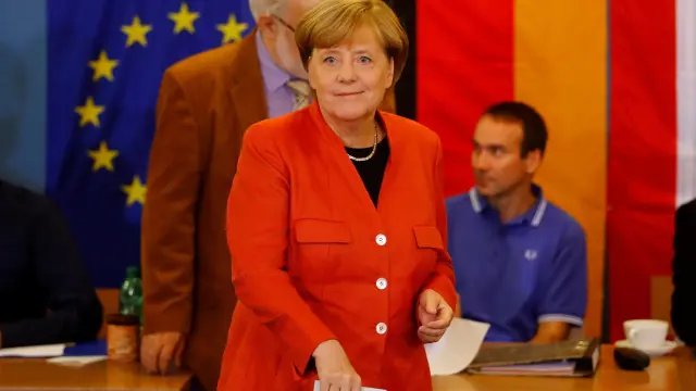 Merkel deposita su voto en las elecciones presidenciales de Alemania