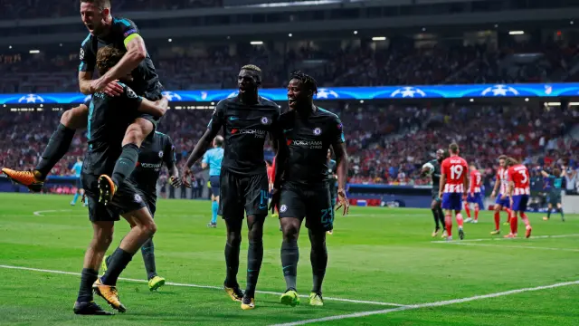 Los jugadores del Chelsea, celebrando el gol de la victoria.