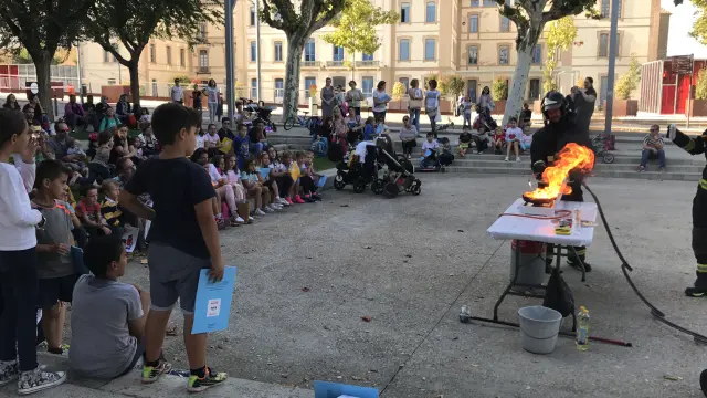 Los bomberos de Huesca han realizado actividades con los más pequeños dentro de la Semana de la Prevención de Incendios