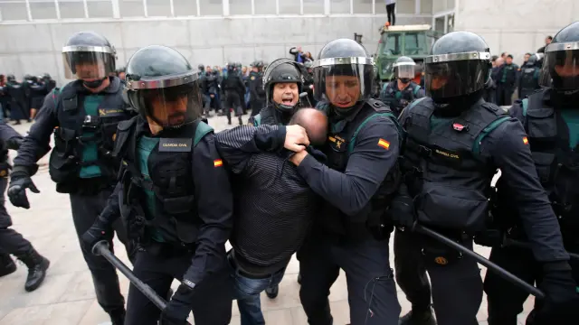 Referéndum ilegal en Cataluña