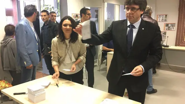 Puigdemont, en el momento de votar