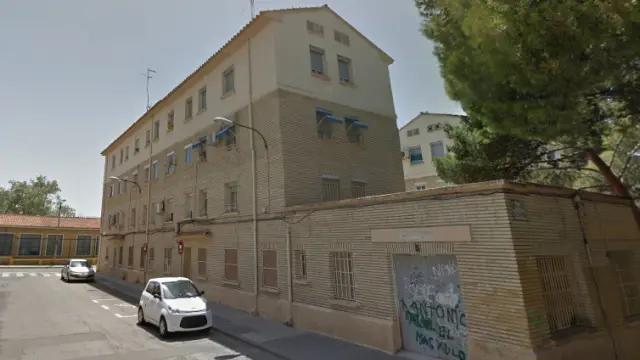 Agresor y víctima residen en este edificio de la calle de Alfonso Villalpando del barrio Oliver de Zaragoza.