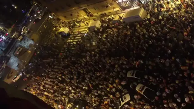 Masiva manifestación en apoyo a la Policía Nacional y la Guardia Civil en Zaragoza