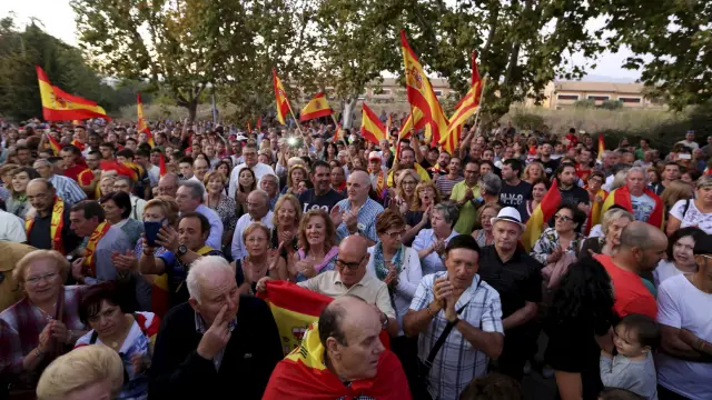 Recibimiento a la Policía y Guardia Civil llegada de Cataluña en las ciudades de Huesca y Monzón.