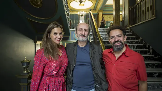 Ana Ruiz Roxane, José Luis Gil Cyrano y el director, Alberto Castrillo-Ferrer de la obra 'Cyrano de Bergerac'.