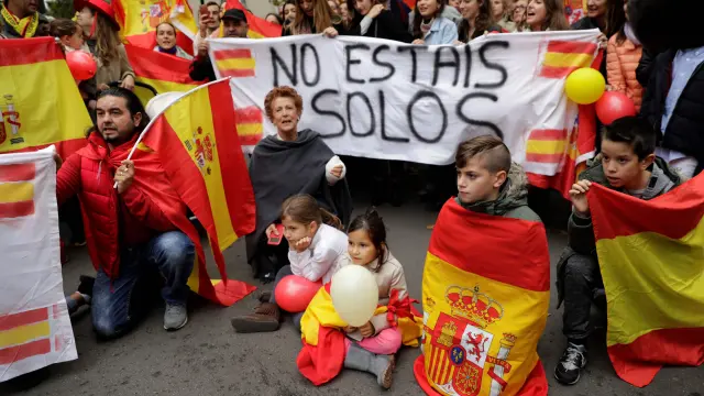 Manifestación en París por la unidad de España.