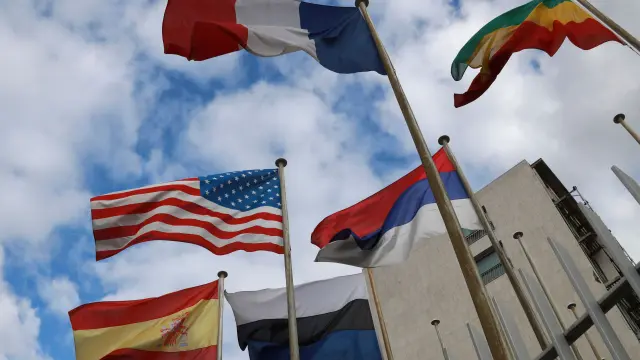 La bandera de Estados Unidos todavía lucía ante la sede de la Unesco en París este jueves, 12 de octubre, fecha en la que el Gobiern estadounidense ha anunciado la retirada de esta organización internacional.