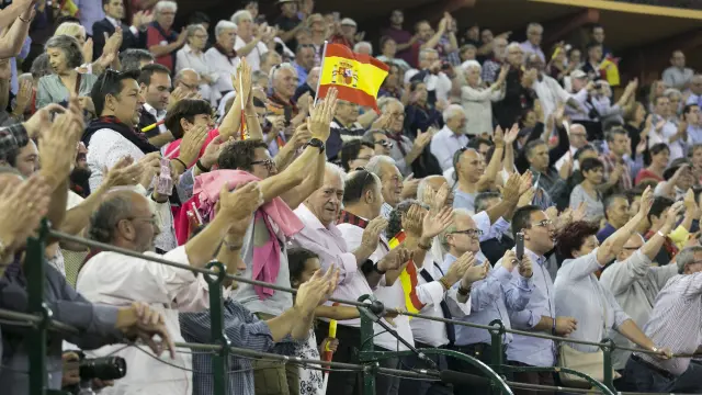 Muchos aficionados portaron banderines de España en la tarde de ayer en la Misericordia.